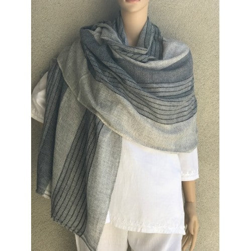 Scarves - Elegant Cashmere Shawl - Girl Intuitive - Dolma - Grey